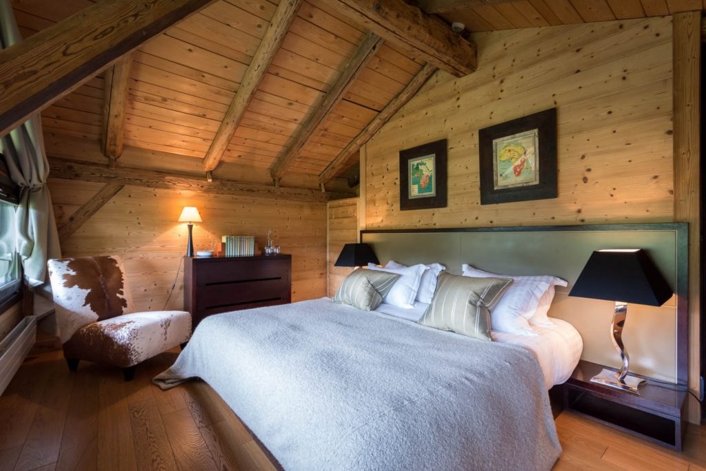 Chalet individuel avec jacuzzi extérieur, sauna, piscine extérieure privée chauffée (saison été)  – 6 chambres – 12 voyageurs – 400 m²