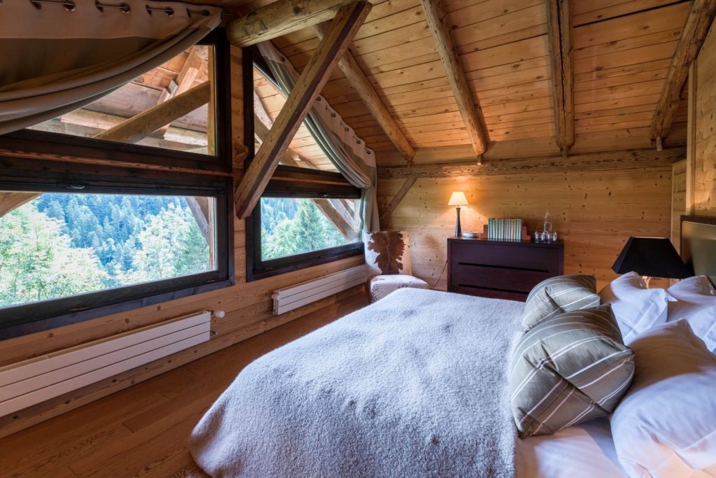 Chalet individuel avec jacuzzi extérieur, sauna, piscine extérieure privée chauffée (saison été)  – 6 chambres – 12 voyageurs – 400 m²