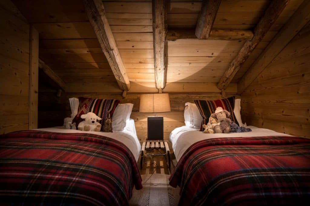 Chalet individuel avec jacuzzi extérieur, sauna, piscine extérieure privée chauffée (saison été)  – 6 chambres – 12 voyageurs – 400 m²