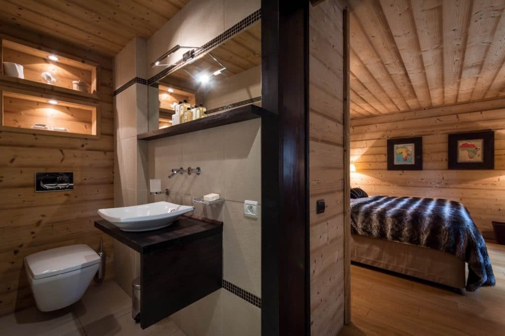 Chalet individuel avec jacuzzi extérieur, sauna, piscine extérieure privée chauffée (saison été)  – 6 chambres – 12 voyageurs – 400 m²