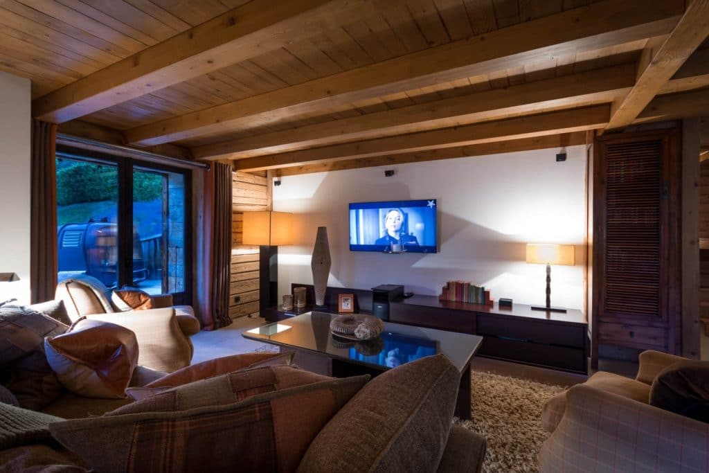 Chalet individuel avec jacuzzi extérieur, sauna, piscine extérieure privée chauffée (saison été)  – 6 chambres – 12 voyageurs – 400 m²