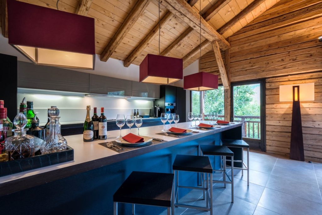 Chalet individuel avec jacuzzi extérieur, sauna, piscine extérieure privée chauffée (saison été)  – 6 chambres – 12 voyageurs – 400 m²