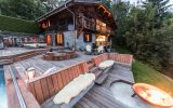 Chalet individuel avec jacuzzi extérieur, sauna, piscine extérieure privée chauffée (saison été)  – 6 chambres – 12 voyageurs – 400 m²