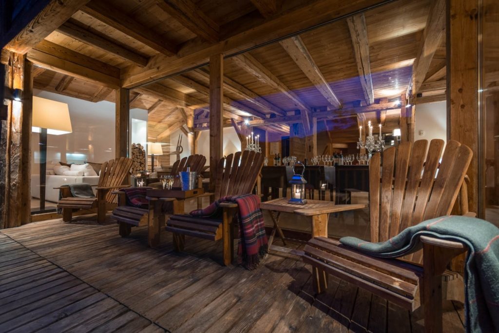 Chalet individuel avec jacuzzi extérieur, sauna, piscine extérieure privée chauffée (saison été)  – 6 chambres – 12 voyageurs – 400 m²