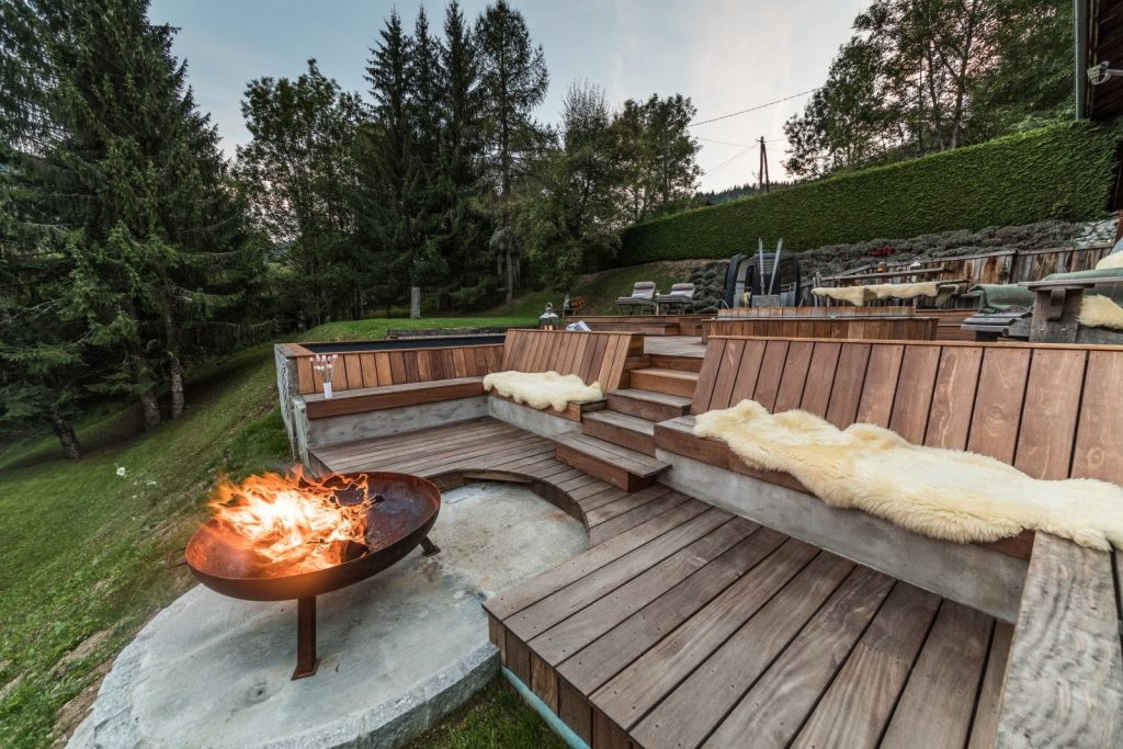 Chalet individuel avec jacuzzi extérieur, sauna, piscine extérieure privée chauffée (saison été)  – 6 chambres – 12 voyageurs – 400 m²