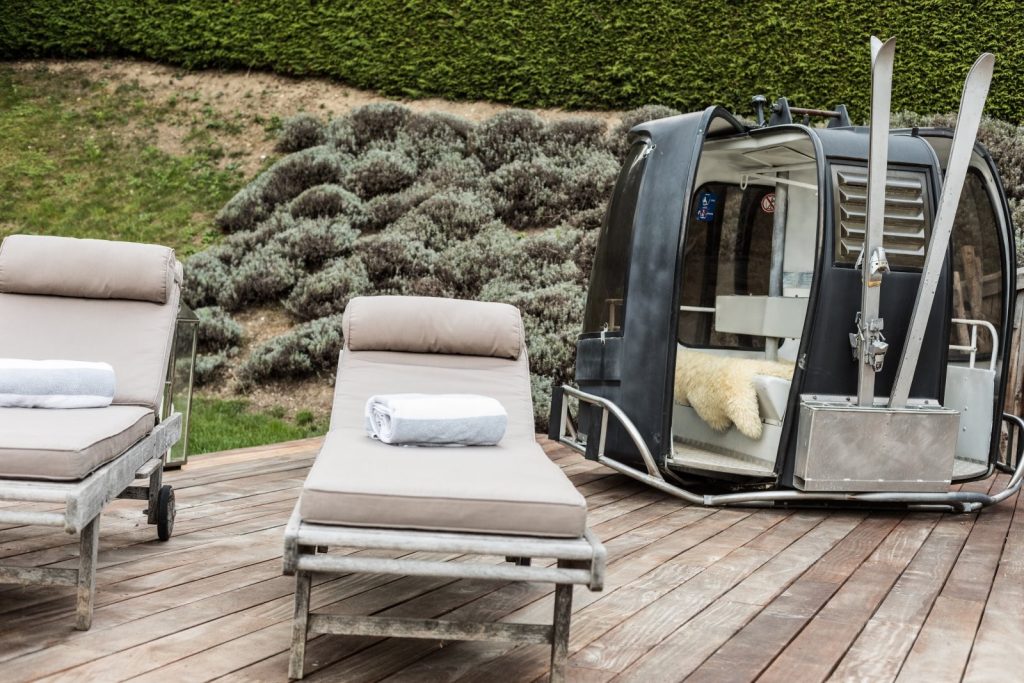 Chalet individuel avec jacuzzi extérieur, sauna, piscine extérieure privée chauffée (saison été)  – 6 chambres – 12 voyageurs – 400 m²