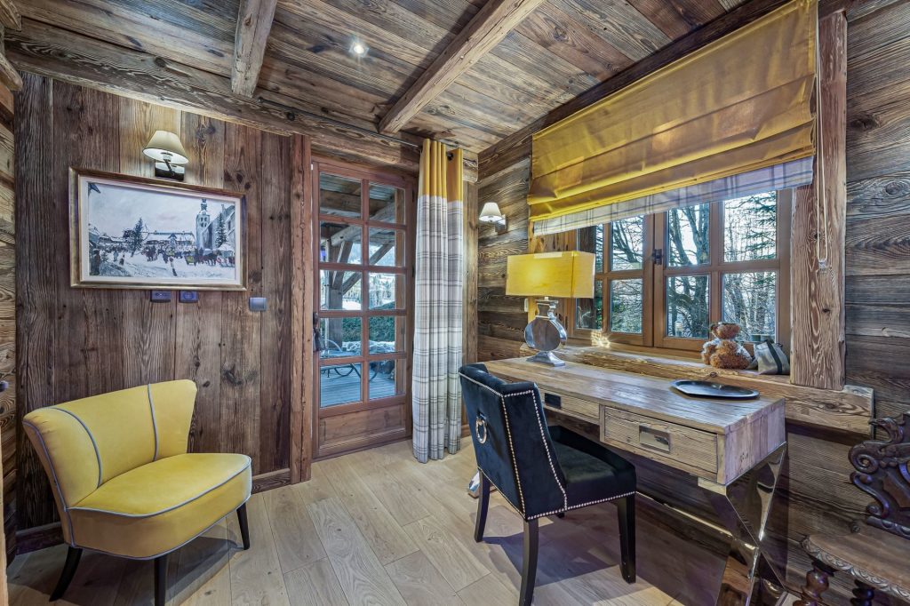 Luxueux chalet individuel avec piscine intérieure privée chauffée, sauna, salles de massage, de sport et de cinéma – 7 chambres – 13 voyageurs – 330 m²