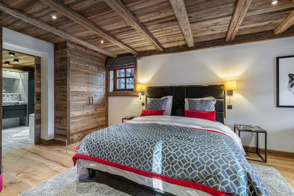 Luxueux chalet individuel avec piscine intérieure privée chauffée, sauna, salles de massage, de sport et de cinéma – 7 chambres – 13 voyageurs – 330 m²