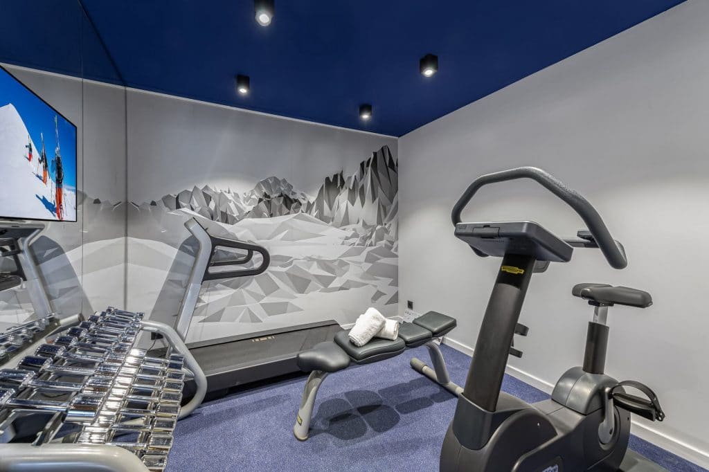 Luxueux chalet individuel avec piscine intérieure privée chauffée, sauna, salles de massage, de sport et de cinéma – 7 chambres – 13 voyageurs – 330 m²