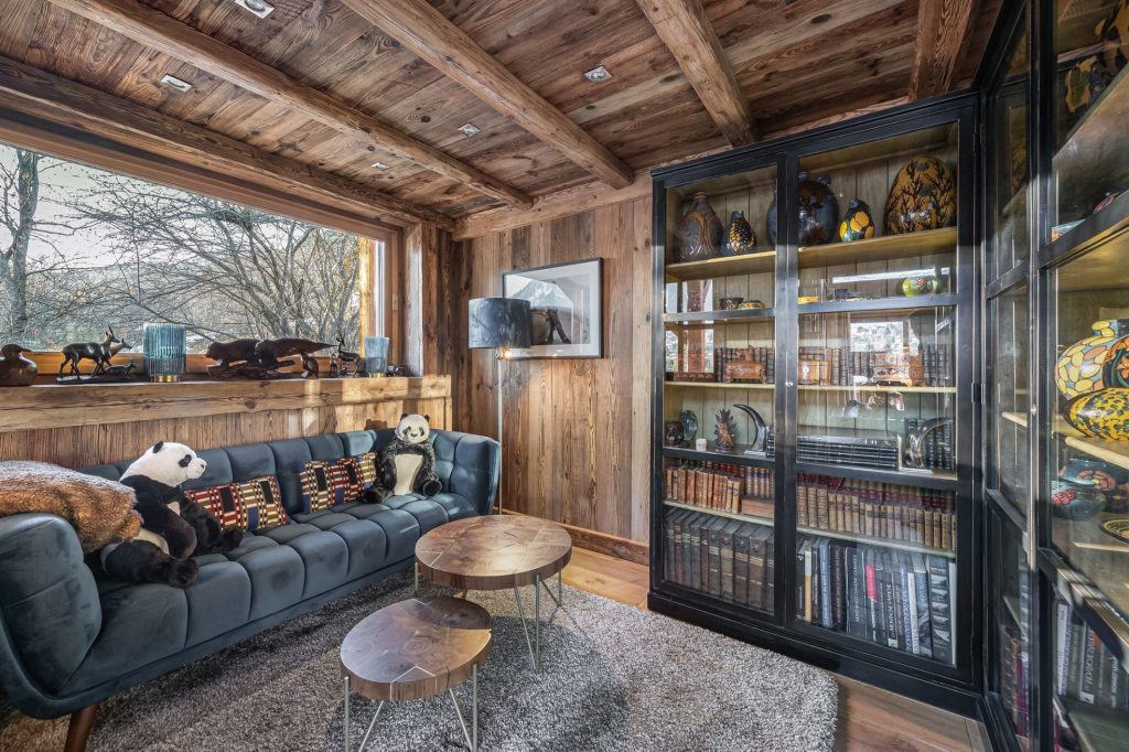 Luxueux chalet individuel avec piscine intérieure privée chauffée, sauna, salles de massage, de sport et de cinéma – 7 chambres – 13 voyageurs – 330 m²