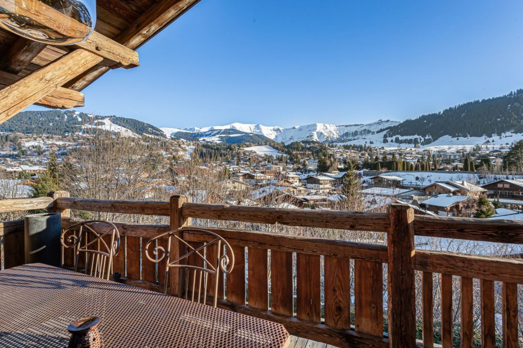 Luxueux chalet individuel avec piscine intérieure privée chauffée, sauna, salles de massage, de sport et de cinéma – 7 chambres – 13 voyageurs – 330 m²