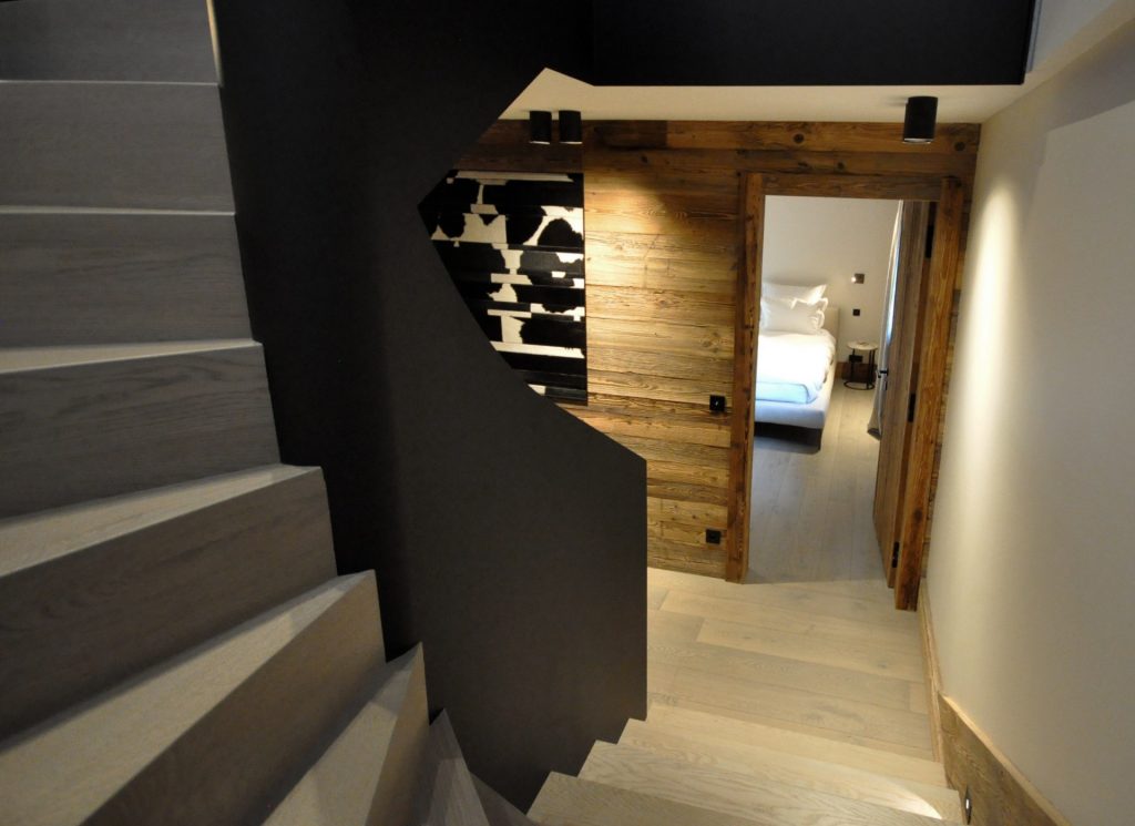 Chalet individuel avec hammam, jacuzzi intérieur, salles de massage, de sport, de cinéma et de jeux – 6 chambres – 16 voyageurs – 520 m²