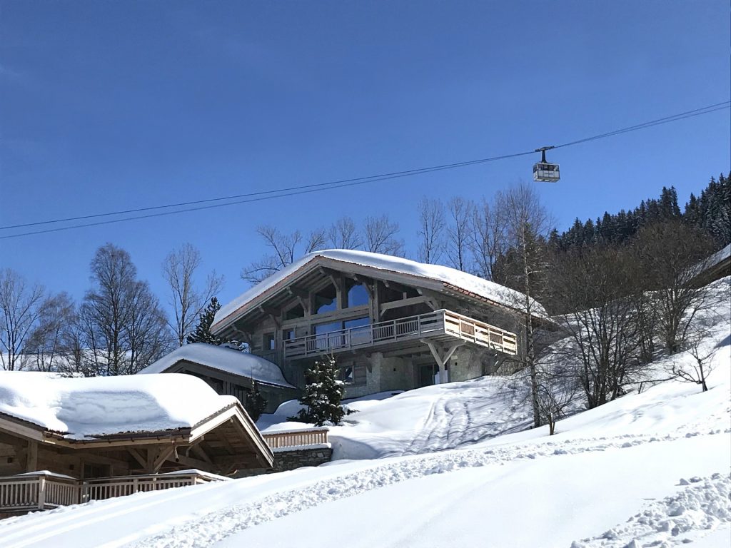 Chalet individuel avec hammam, jacuzzi intérieur, salles de massage, de sport, de cinéma et de jeux – 6 chambres – 16 voyageurs – 520 m²