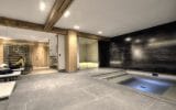 Chalet individuel avec hammam, jacuzzi intérieur, salles de massage, de sport, de cinéma et de jeux – 6 chambres – 16 voyageurs – 520 m²