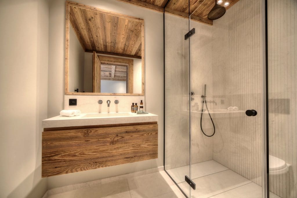 Chalet luxe avec hammam, jacuzzi intérieur, salles de massage et de cinéma – 6 chambres – 16 voyageurs – 550 m²