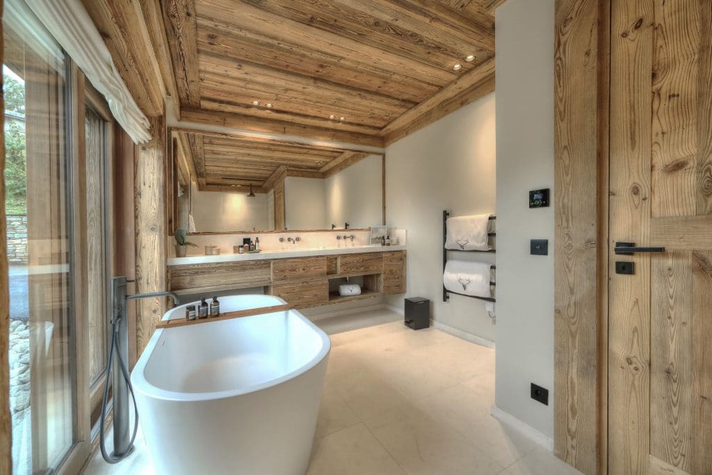 Chalet luxe avec hammam, jacuzzi intérieur, salles de massage et de cinéma – 6 chambres – 16 voyageurs – 550 m²