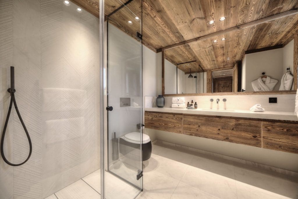 Chalet luxe avec hammam, jacuzzi intérieur, salles de massage et de cinéma – 6 chambres – 16 voyageurs – 550 m²