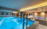 Luxueux chalet individuel avec hammam, jacuzzi intérieur, piscine intérieure privée chauffée, sauna, salles de sport et de cinéma – 6 chambres – 14 voyageurs – 1000 m²