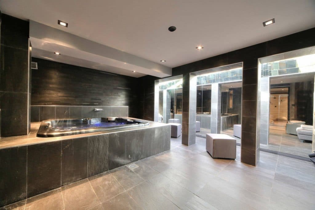 Chalet individuel luxe avec jacuzzi intérieur – 5 chambres – 10 voyageurs – 350 m²