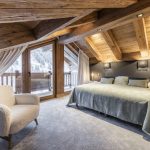 Chalet luxe avec piscine intérieure chauffée et salle de massage – 5 chambres – 12 voyageurs – 250 m²