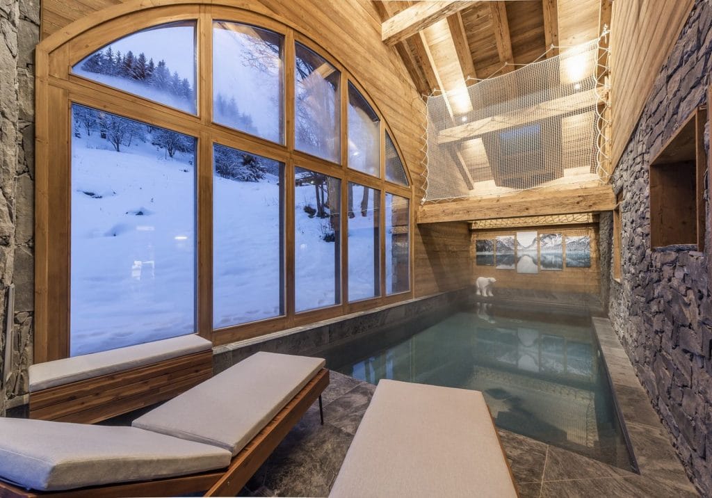 Chalet luxe avec piscine intérieure chauffée et salle de massage – 5 chambres – 12 voyageurs – 250 m²