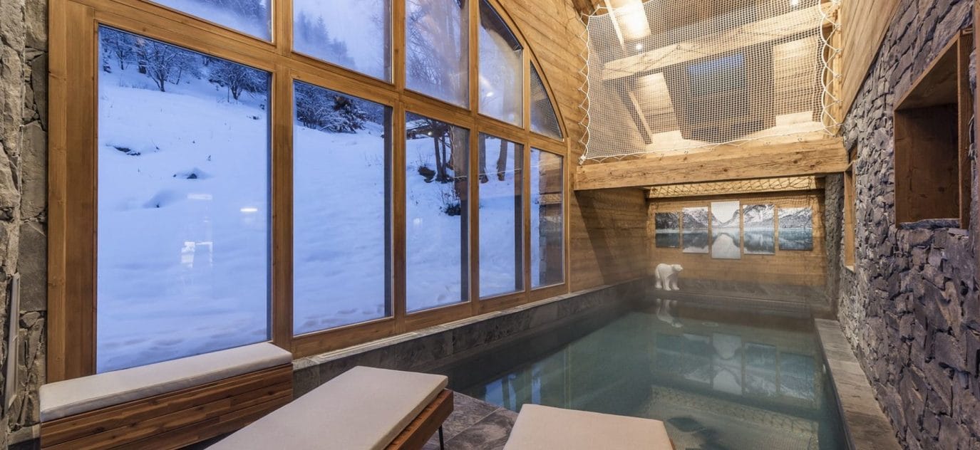 Chalet luxe avec piscine intérieure chauffée et salle de massage – 5 chambres – 12 voyageurs – 250 m²