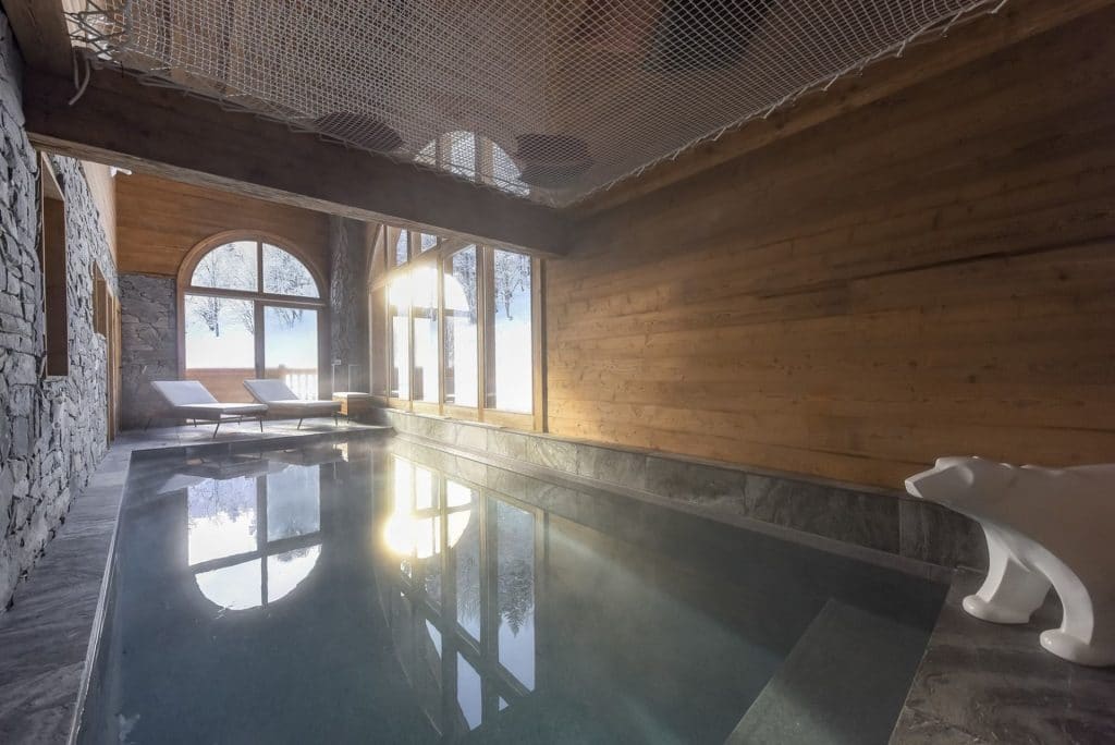 Chalet luxe avec piscine intérieure chauffée et salle de massage – 5 chambres – 12 voyageurs – 250 m²