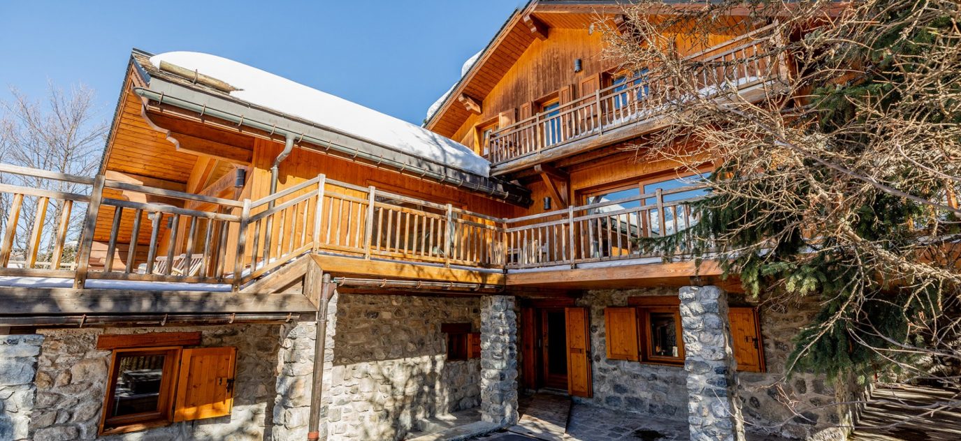 Chalet indépendant avec jacuzzi extérieur et sauna – 6 chambres – 12 voyageurs – 410 m²