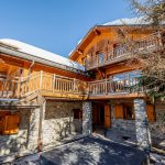 Chalet indépendant avec jacuzzi extérieur et sauna – 6 chambres – 12 voyageurs – 410 m²