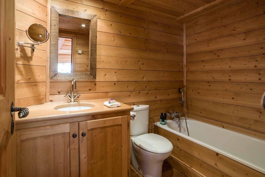 Chalet indépendant avec jacuzzi extérieur et sauna – 6 chambres – 12 voyageurs – 410 m²