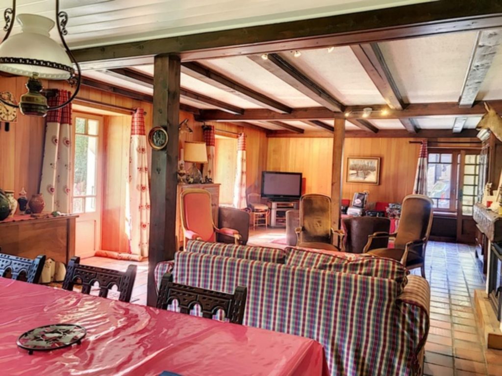 Maison – 7 pièces – 6 chambres – 200 m²