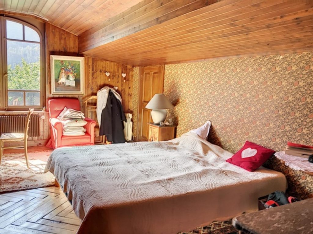 Maison – 7 pièces – 6 chambres – 200 m²