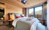 Chalet avec piscine, jacuzzi et accès direct aux pistes de ski – 5 chambres – 12 voyageurs – 372 m²