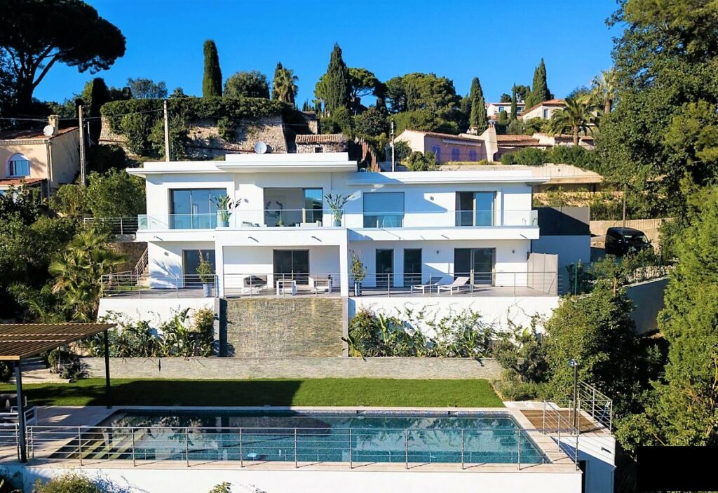 Coup de cœur assuré pour cette villa en position dominante – 10 pièces – 5 chambres – 400  m²