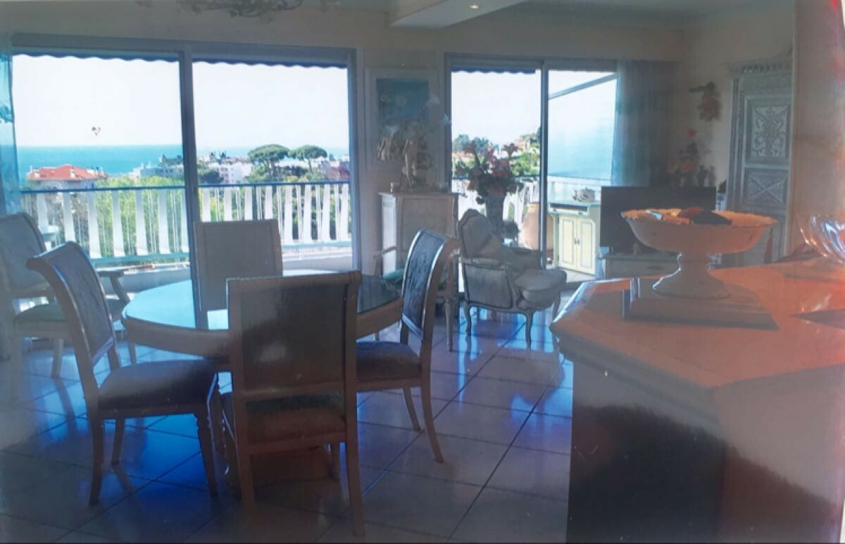 Appartement dans résidence gardiennée – 4 pièces – 2 chambres – 92 m²