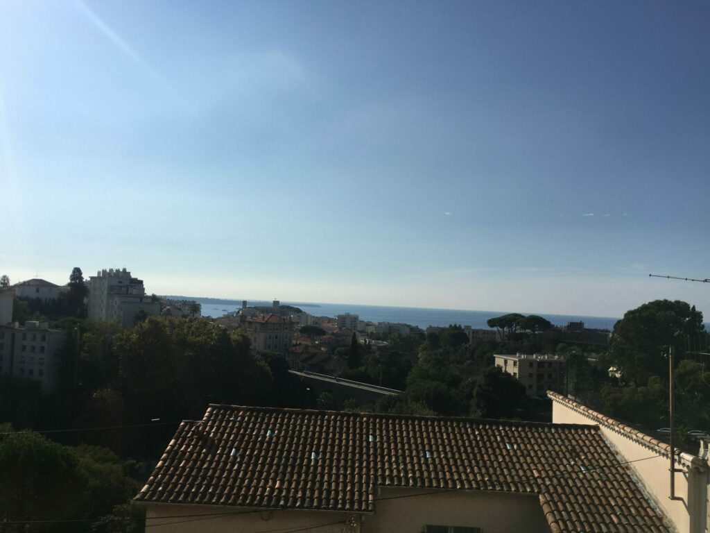 Appartement avec grand séjour d’angle – 3 pièces – 2 chambres – 80 m²