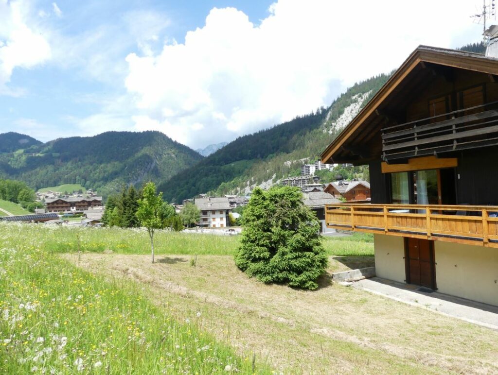 Appartement dans chalet 2**, “skis aux pieds” – 4 chambres – 9 voyageurs – 90 m²