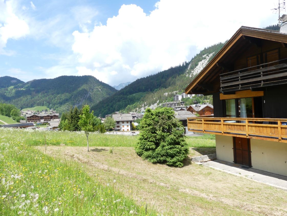 Appartement dans chalet 2**, “skis aux pieds” – 4 chambres – 9 voyageurs – 90 m²