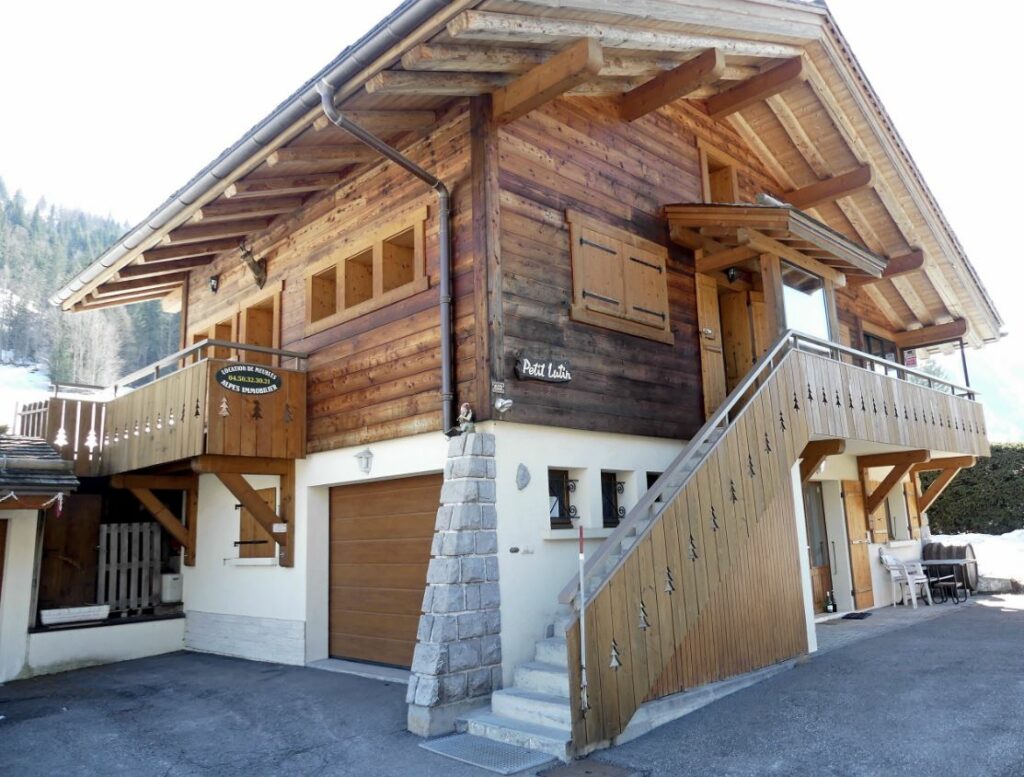 Chalet de deux appartements 3*** au pied des pistes  – 3 chambres – 6 voyageurs – 53 m²