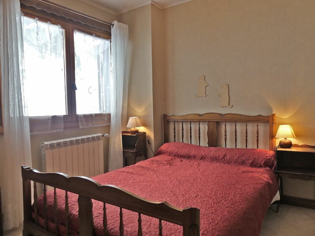 Appartement dans chalet 2**, “skis aux pieds” – 4 chambres – 9 voyageurs – 90 m²