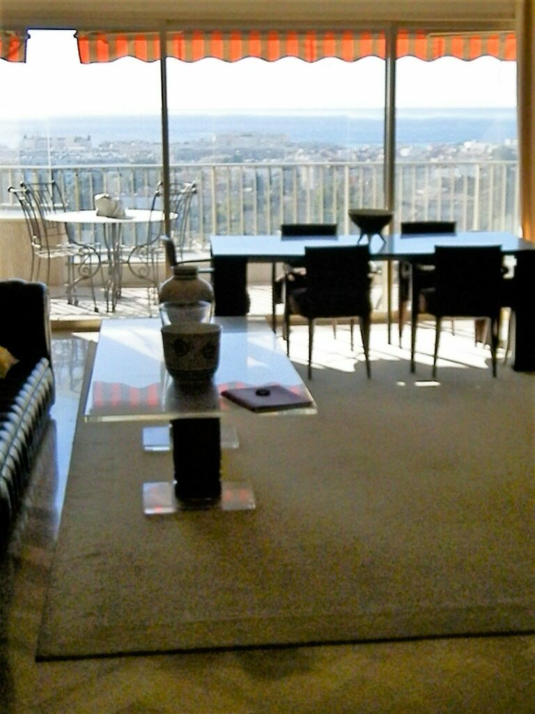 Appartement bourgeois dans ancien château – 4 pièces – 3 chambres – 105 m²