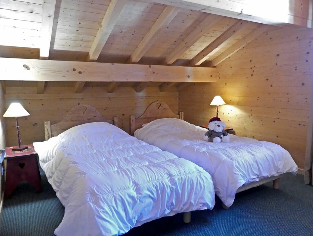 Charmant demi-chalet face aux montagnes – 4 chambres – 8 voyageurs – 89 m²