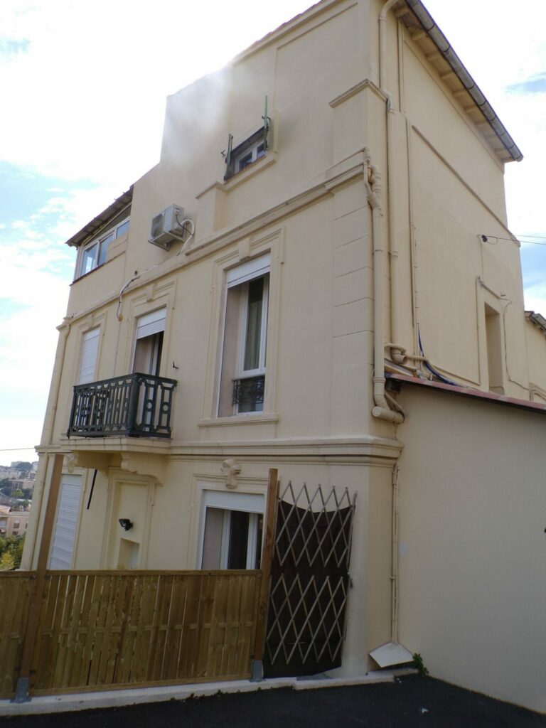 Immeuble de rapport 3 appartements – 9 pièces – 5 chambres – 203 m²