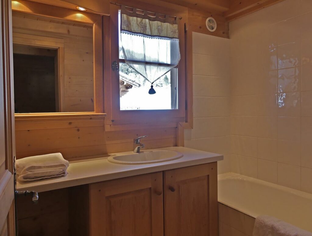 Charmant demi-chalet face aux montagnes – 4 chambres – 8 voyageurs – 89 m²