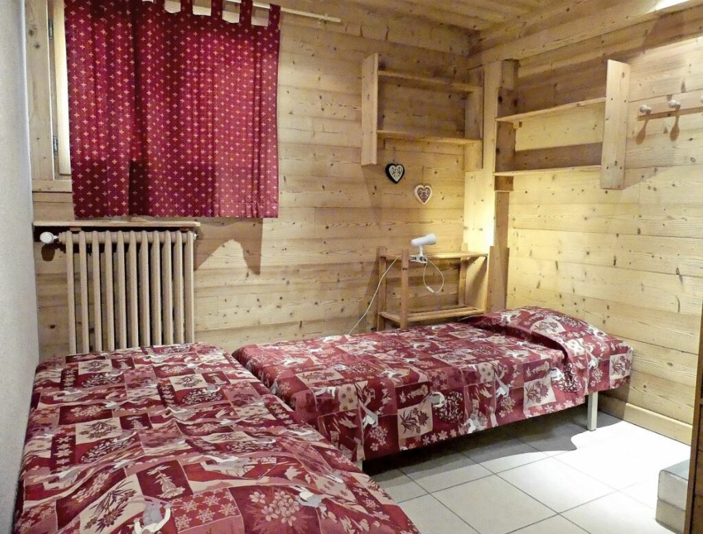 Chalet de deux appartements 3*** au pied des pistes  – 3 chambres – 6 voyageurs – 53 m²