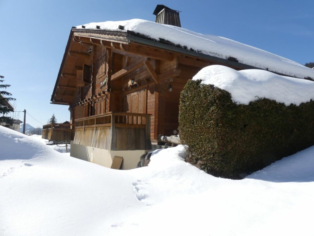 Charmant demi-chalet face aux montagnes – 4 chambres – 8 voyageurs – 89 m²