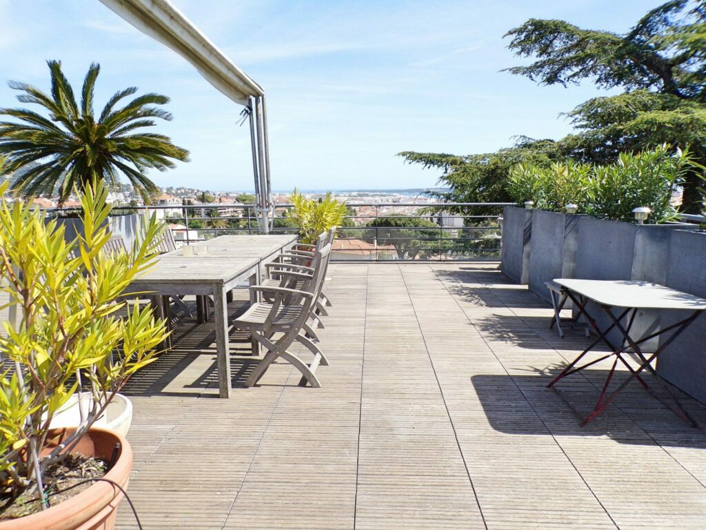 Appartement avec toit terrasse – 4 pièces – 3 chambres – 112 m²