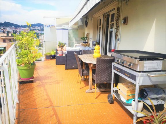 Appartement avec toit terrasse – 4 pièces – 2 chambres – 104 m²