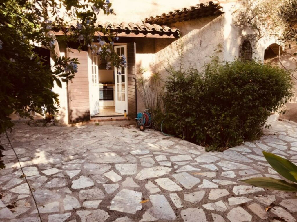 Appartement dans un écrin de verdure – 5 pièces – 3 chambres – 74 m²