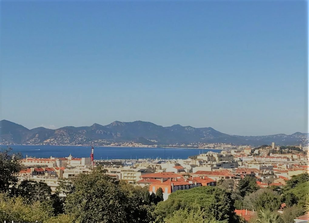 Appartement dans villa classée – 5 pièces – 3 chambres – 92 m²